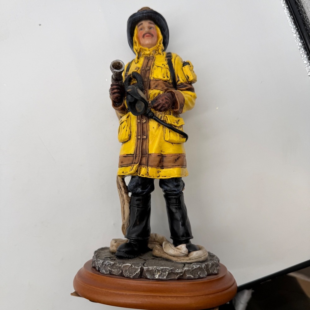 Vanmark Red Hats of Courage Firefighter Figurine Ready For Action 1/1416 COA